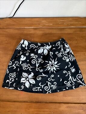 BW Sport Black & White Floral A-Line Reversible Wrap Skirt Size Medium